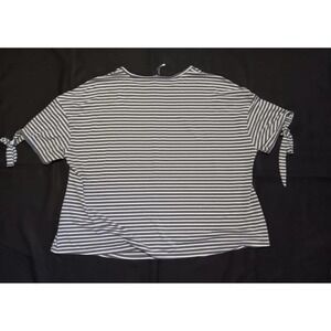 NEW Size 28/4X BloomChic Black & White Striped‎ Crew Neck Raglan Sleeve T-shirt